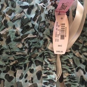 NWT sold locally 🤗 never worn Victoria secret